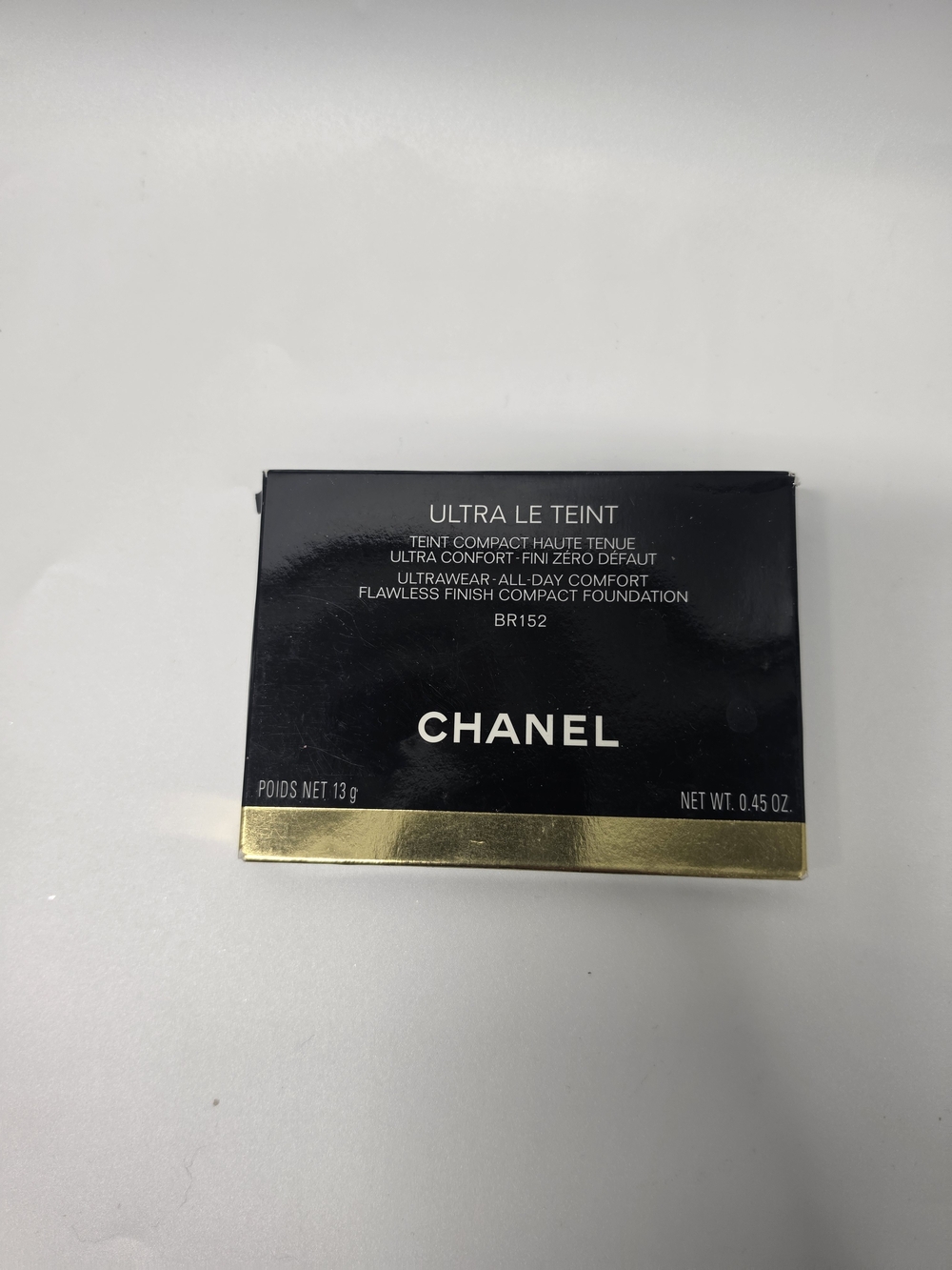 CHANEL Ultra Le Teint Flawless Finish Compact Foundation - BR152 (Black & Gold)